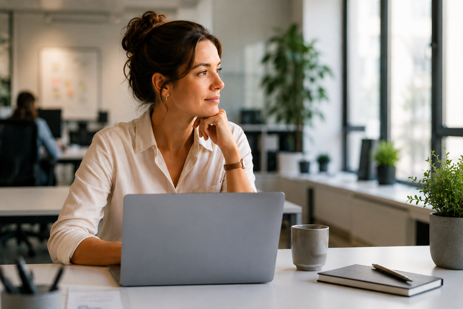 Woman reviewing a reply draft based on approved sources in Chifty Office on a laptop
